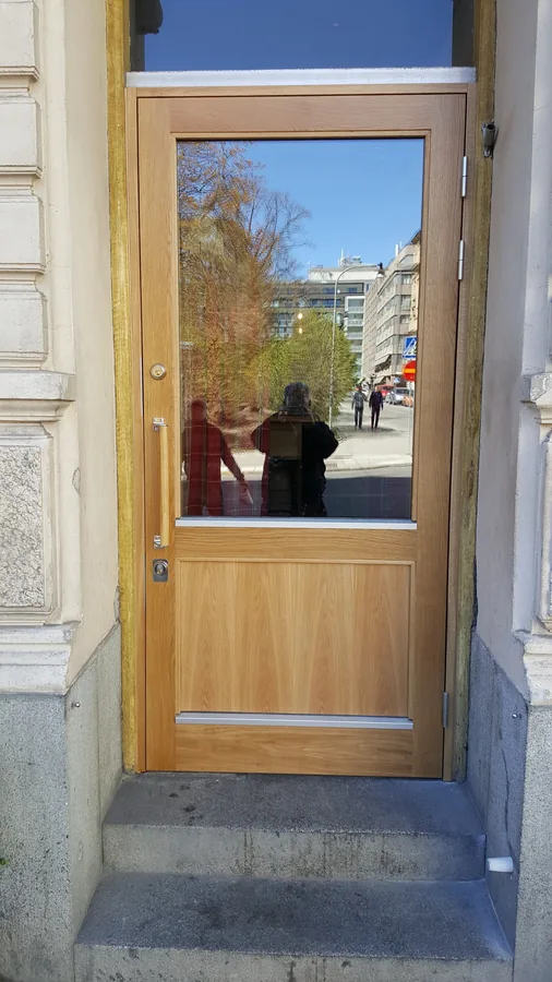 Entrédörr i ek