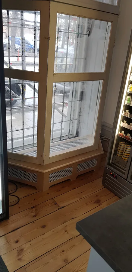 Burspråk med spröjsade fönster