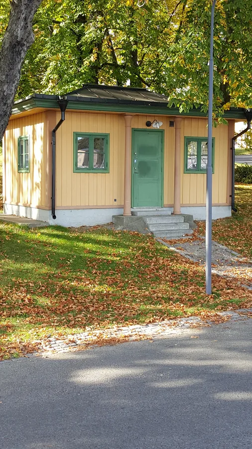 Ytterdörr och fasadsnickerier